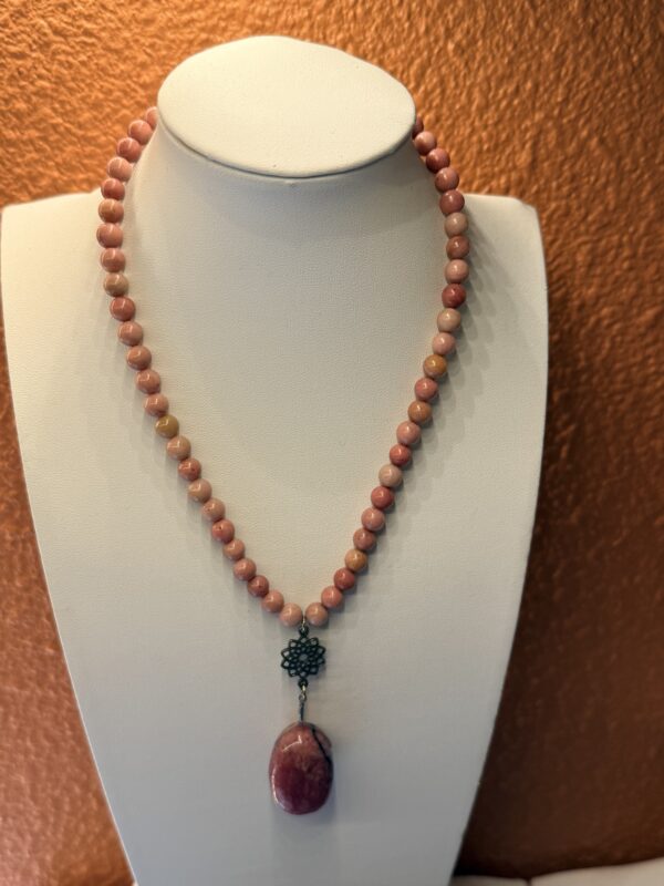 Collier rodonite monté avec pierre rodonite