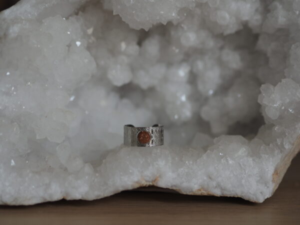 Bague travaillée pierre de soleil