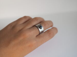 Bague ethnique réglable obsidienne mouchetée