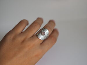 Bague ethnique réglable quartz rose