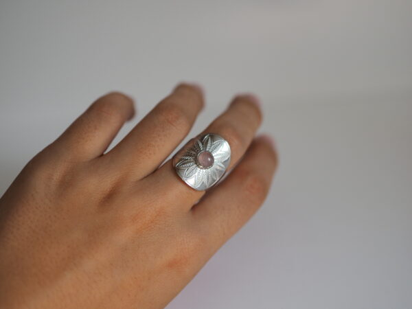Bague ethnique réglable quartz rose