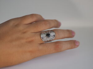 Bague ethnique réglable obsidienne mouchetée